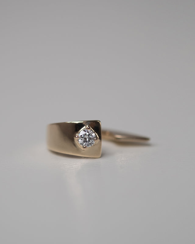 Flipper 14K Gold Diamond Ring