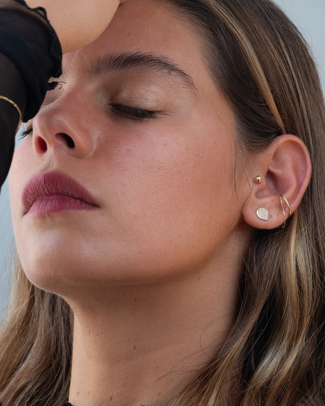 Contour 14K Gold Earring