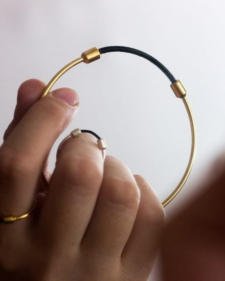 Wire gold bracelet